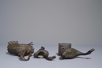 Trois br&ucirc;le-parfums couverts en bronze en forme de canards et oies, 18/19&egrave;me