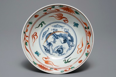 A Chinese Swatow 'dragon and phoenix' bowl, Ming