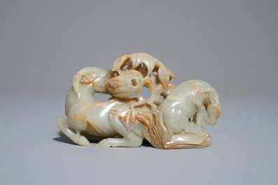 A Chinese celadon and russet jade 'rams' group, 18/19th C.