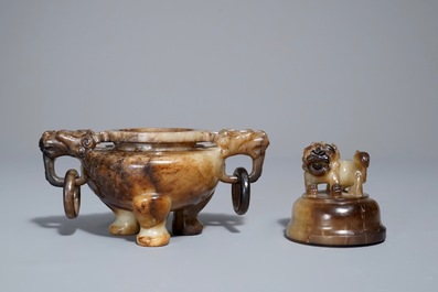 A Chinese mottled jade tripod incense burner and cover, 19/20th C.