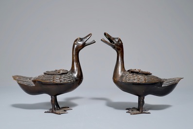 A pair of Chinese bronze duck-shaped incense burners and covers, 18/19th C.