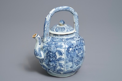 A Chinese blue and white kraak porcelain wine jug and cover, Wanli