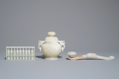 A Chinese reticulated jade incense burner, a ruyi scepter and an abacus, 19/20th C.