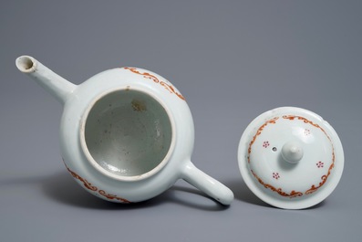 Une th&eacute;i&egrave;re en porcelaine de Chine famille rose &agrave; d&eacute;cor de b&ucirc;cherons, Qianlong
