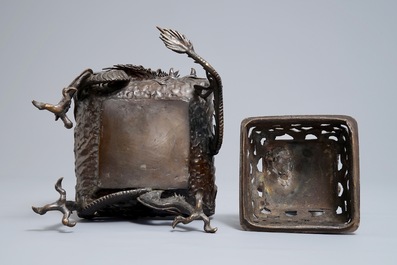 Een Japanse bronzen wierookbrander op drakenpoten, Edo of Meiji, 18/19e eeuw