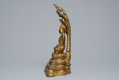 Een Birmaanse verguld bronzen Boeddha met inlegwerk, 19e eeuw