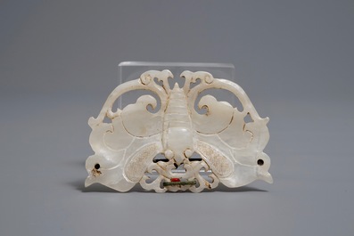 Een Chinese witte jade broche in de vorm van een vlinder, Ming/Qing