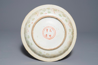 A Chinese polychrome Swatow charger with figures in a temple, Ming