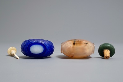 Two Chinese agate and overlay glass snuff bottles, 19/20th C.