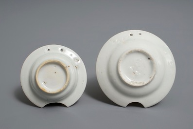 Deux plats &agrave; barbes miniatures en porcelaine Imari de Japon, Edo, 18&egrave;me
