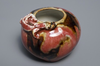 A Chinese flamb&eacute;-glazed brush washer with applied dragon, 18/19th C.