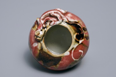 A Chinese flamb&eacute;-glazed brush washer with applied dragon, 18/19th C.