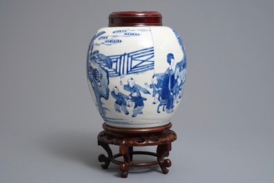 Un pot en porcelaine de Chine bleu et blanc &agrave; d&eacute;cor de longues dames et gar&ccedil;ons, Kangxi