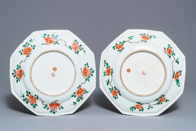 A pair of octagonal Chinese famille verte dishes with birds and phoenixes, Kangxi