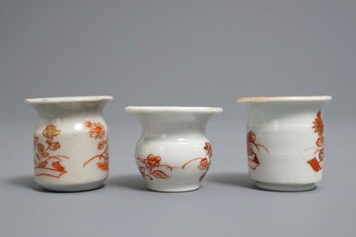 Two Japanese imari miniature albarello ointment jars and a cuspidor, Edo, 18th C.