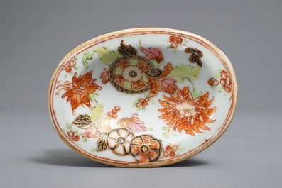 Un saleron en porcelaine de Chine famille rose &agrave; d&eacute;cor 'feuilles de tabac', Qianlong