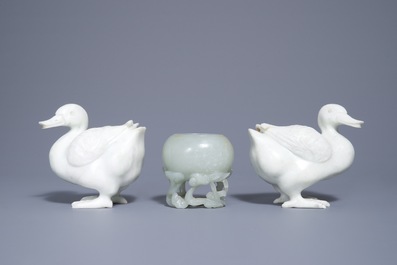 A Chinese celadon jade brush washer and a pair of white jade ducks, 19th and 20th C.