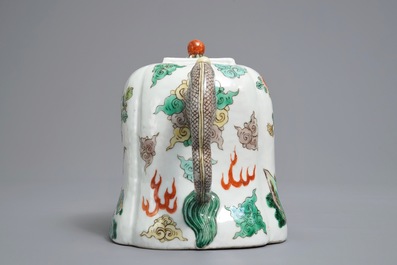 A Chinese famille verte dragon-shaped teapot with floral design, 19/20th C.