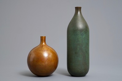 Two fine Japanese bronze vases, Showa, 20th C.