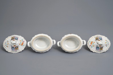 Une paire de terrines en porcelaine de Chine famille rose pour le march&eacute; hollandais, blasons de Nauta Beuckens et Swalue, Qianlong