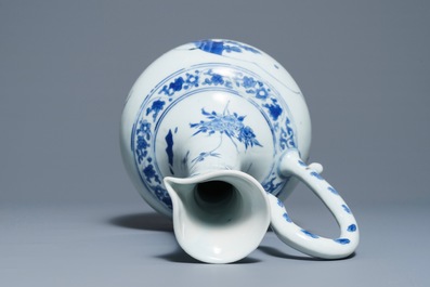 Een Chinese blauwwitte kan met cartouches met figuratief decor, Transitie periode