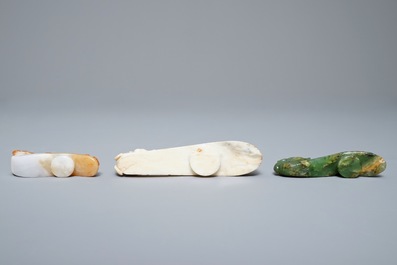 Trois boucles de ceinture en jade sculpt&eacute;, Chine, 19&egrave;me