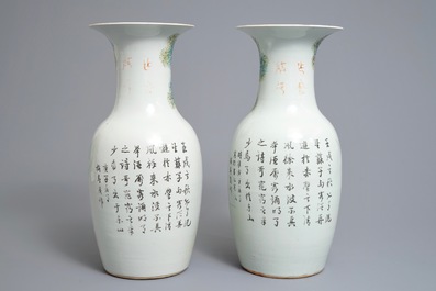 Une paire de vases en porcelaine de Chine qianjiang cai &agrave; d&eacute;cor de singes et cerfs, 19/20&egrave;me