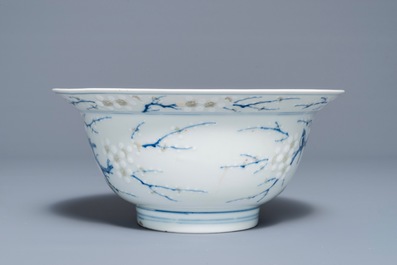 Un bol en porcelaine de Chine bleu, blanc et rouge, marque de Chenghua, Kangxi