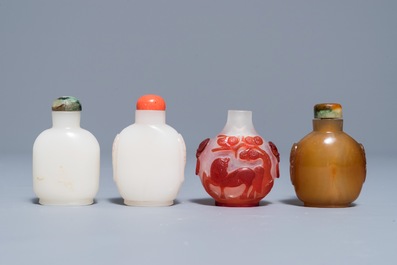 Eight various glass snuff bottles, 19/20th C.