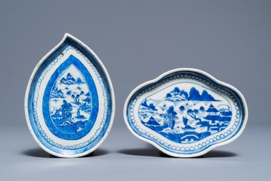 Quatre pi&egrave;ces en porcelaine de Chine bleu et blanc, Qianlong et 19&egrave;me