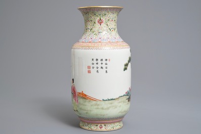 Een Chinese famille rose lantaarnvormige vaas met go-spelers, Qianlong merk, Republiek, 20e eeuw