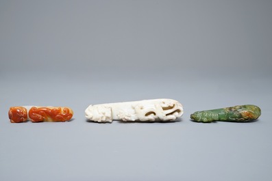 Trois boucles de ceinture en jade sculpt&eacute;, Chine, 19&egrave;me