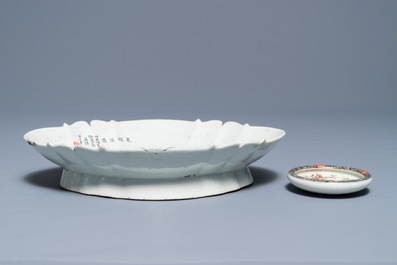 Un bol sur piedouche et un lave-pinceaux en porcelaine de Chine qianjiang cai, 20&egrave;me