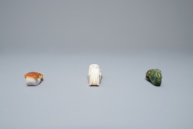 Trois boucles de ceinture en jade sculpt&eacute;, Chine, 19&egrave;me