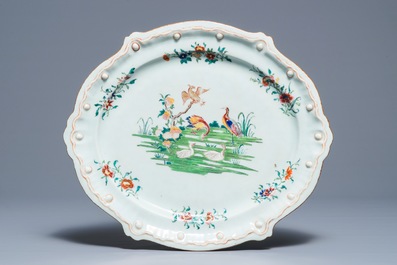 Deux plats ovales en porcelaine de Chine famille rose de style Hoechst, Qianlong