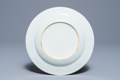 Deux plats armori&eacute;s en porcelaine de Chine famille rose pour le march&eacute; anglais, Yongzheng/Qianlong