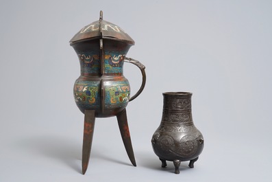 Un vase tripod et une coupe jue en bronze et &eacute;maux cloisonn&eacute;s, Chine, 18/19&egrave;me