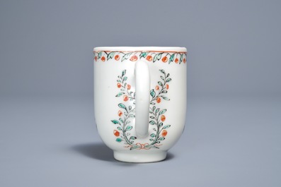Une tasse en porcelaine de Chine d&eacute;cor&eacute;e aux Pays-Bas aux armes d'Orange-Nassau, dat&eacute;e 1747, Qianlong