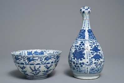 A Chinese blue and white vase, a lobed bowl and a kraak porcelain plate, Wanli