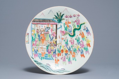 Twee Chinese famille rose schotels, een blauwwitte cachepot en negen Canton schotels, 19e eeuw