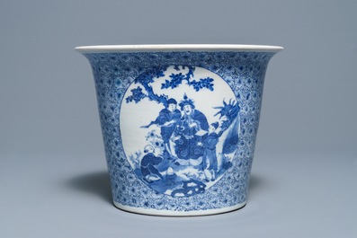 Twee Chinese famille rose schotels, een blauwwitte cachepot en negen Canton schotels, 19e eeuw