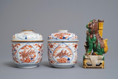 A pair of Chinese Imari style bowls and covers, a heart-shaped famille verte saucer and a sancai lion, Kangxi