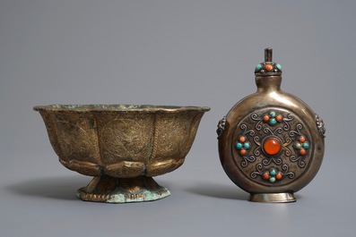 Un bol en cuivre dor&eacute; et un flacon incrust&eacute; de corail et turquoise, Tibet, 19/20&egrave;me