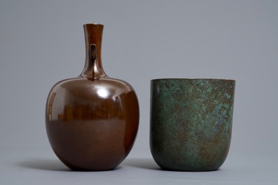 Two fine Japanese bronze vases, Showa, 20th C.