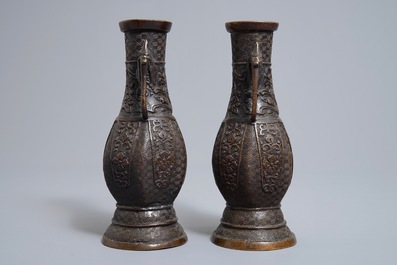 A pair of Chinese bronze vases in archaic style, 19th C.