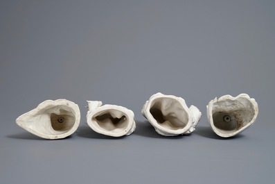 Quatre groupes et figures en porcelaine blanc de Chine, 19/20&egrave;me