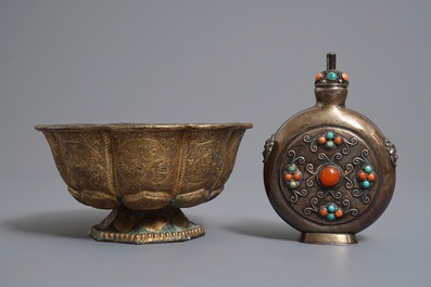Un bol en cuivre dor&eacute; et un flacon incrust&eacute; de corail et turquoise, Tibet, 19/20&egrave;me