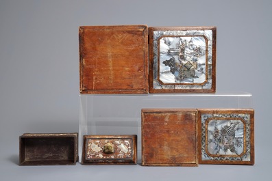 Drie Chinese houten dozen met parelmoer inlegwerk, 19e eeuw