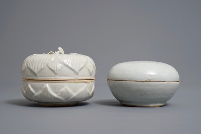 Deux bo&icirc;tes couvertes en porcelaine blanc de Chine et qingbai, Song ou apr&egrave;s
