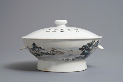 A Chinese qianjiang cai tureen and cover, 20th C.